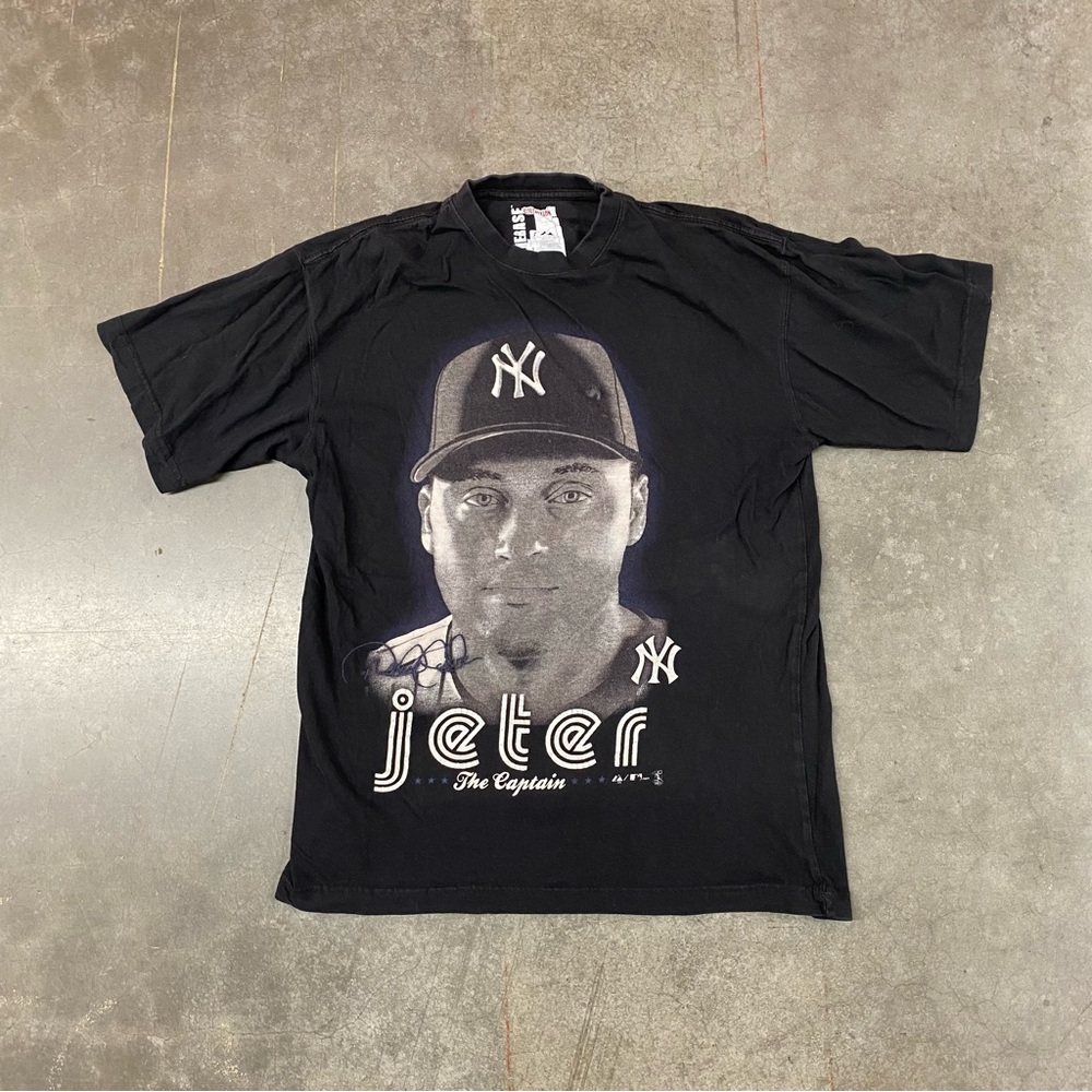 Derek Jeter New York Yankees “The Captain” Graphic‎ Tee Size L